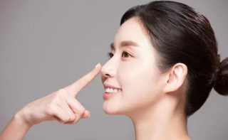 鼻综合整形要达到满意的鼻部外形需多长时间，恢复期间需要注意哪些问题？