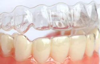 隐形矫正效果能像钢牙矫正好吗，矫治器有哪些特点？